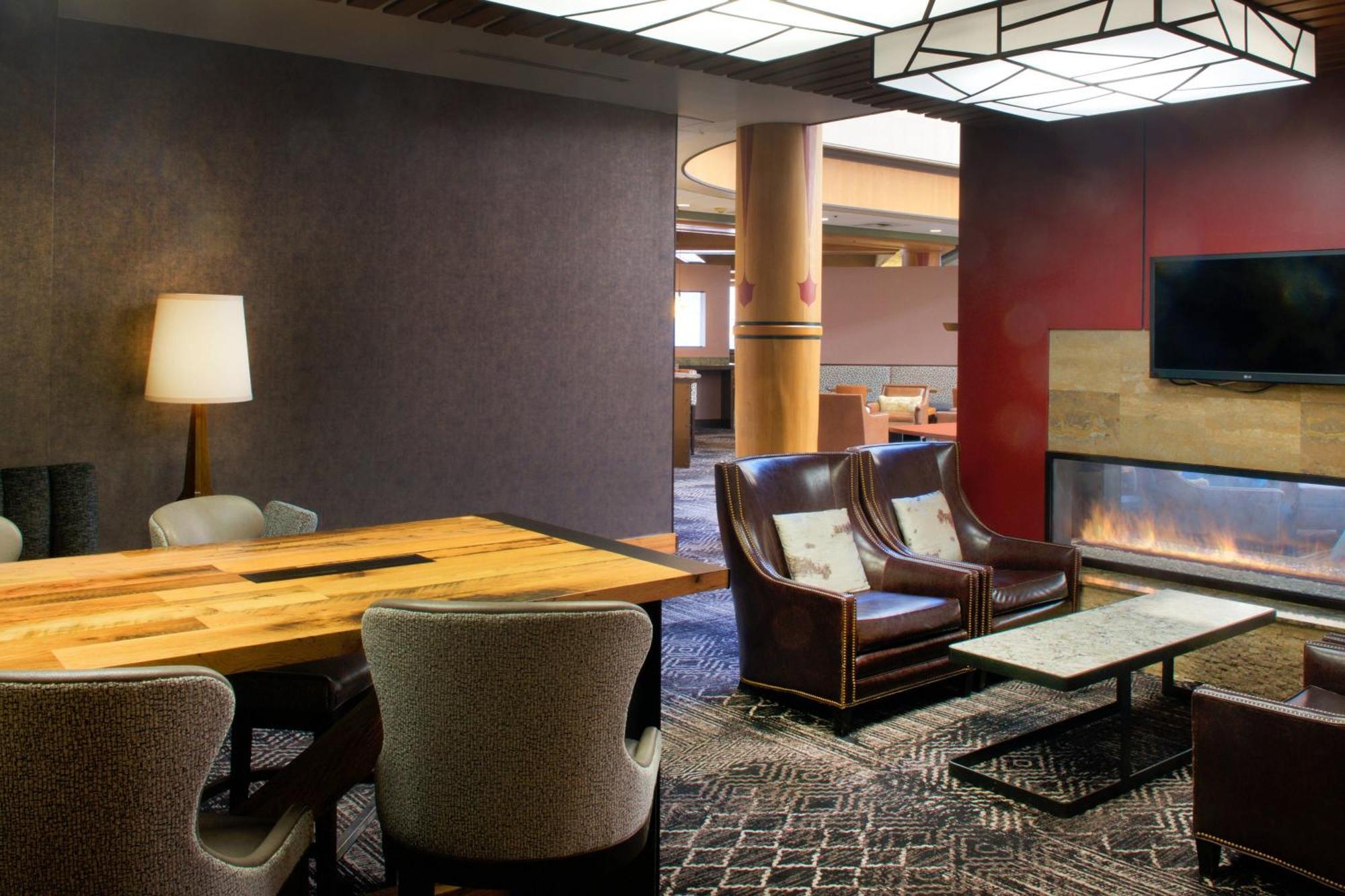 Sheraton Anchorage Hotel Exterior photo